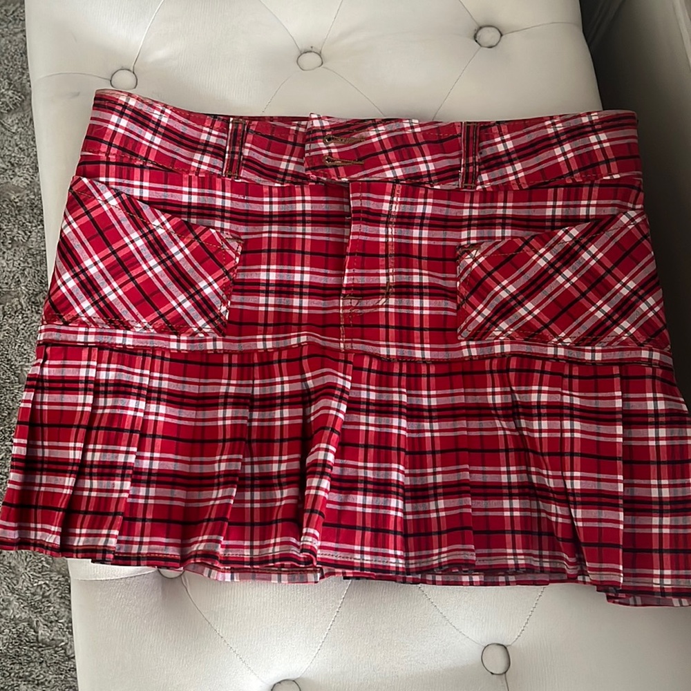 Cutest mini skirt.